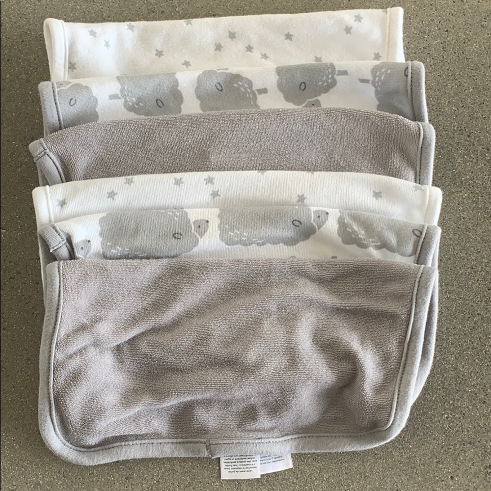 NWOT Carter’s gray baby wash cloths set